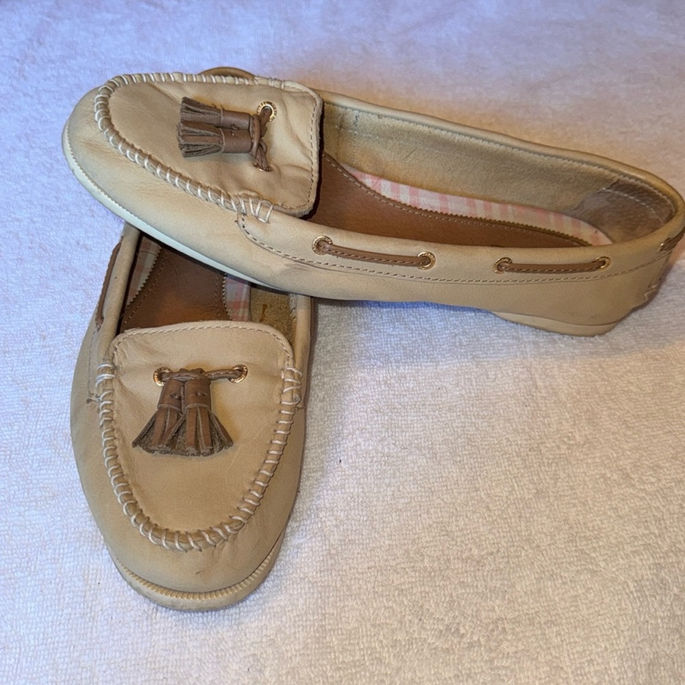Beige Sperry Top-Siders.